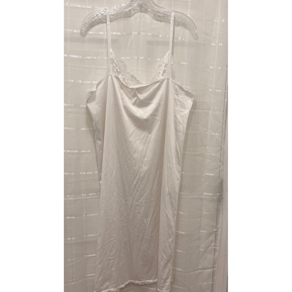 Vassarette White Nylon Full Slip Lace Trim Adjustable Strap Style 10-805 Size 28 - Picture 2 of 9